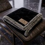 Velvafur Throw