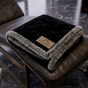 Velvafur Throw